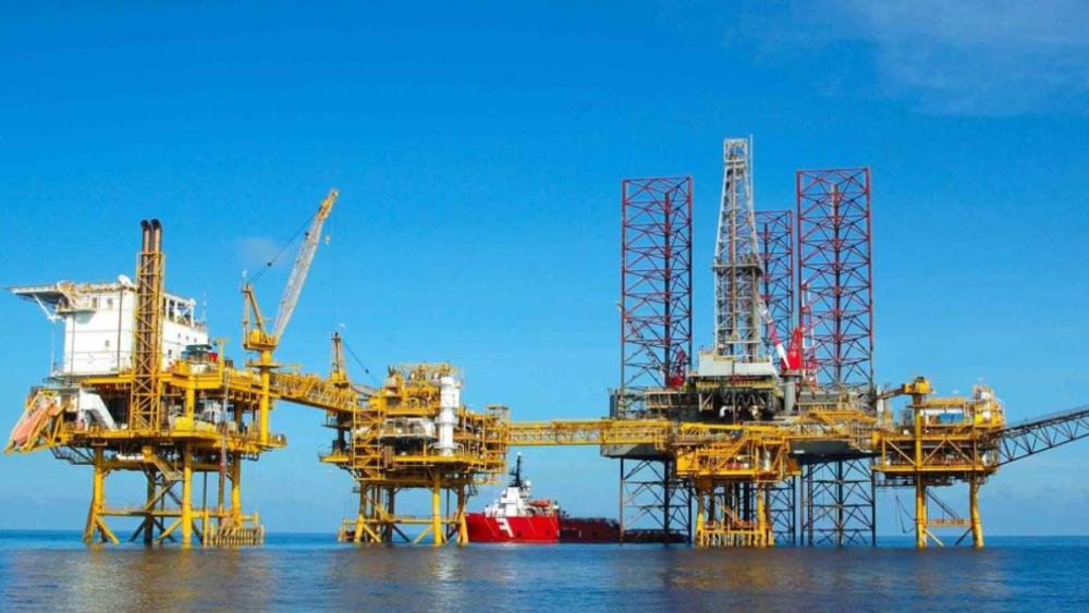 Tăng cường hoạt động khai thác dầu khí ngoài biển