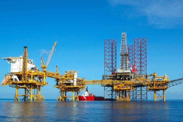 Tăng cường hoạt động khai thác dầu khí ngoài biển